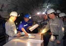 Luôn đảm bảo an toàn trong lao động Luôn đảm bảo an toàn trong lao động